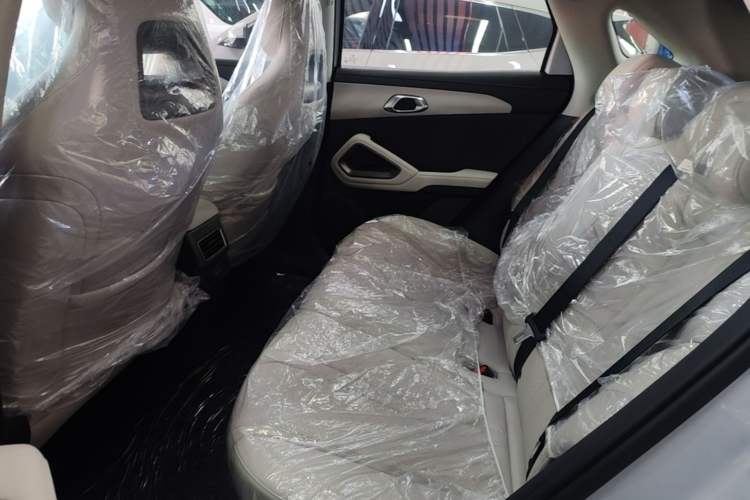 Used BYD Yuan UP 2025 Intelligent Driving Version 401 KM Dynamic Edition Left Rear Seat
