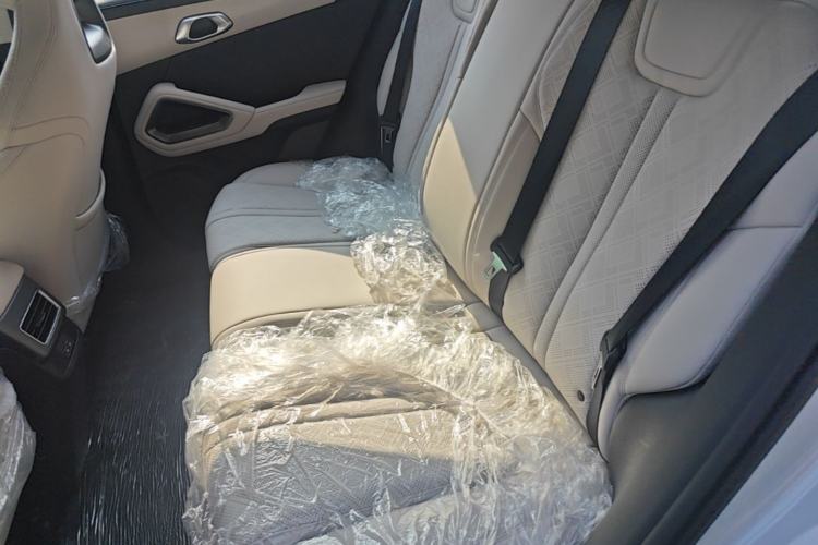 Used BYD Yuan UP 2025 Intelligent Driving Version 401 KM Dynamic Edition Left Rear Seat