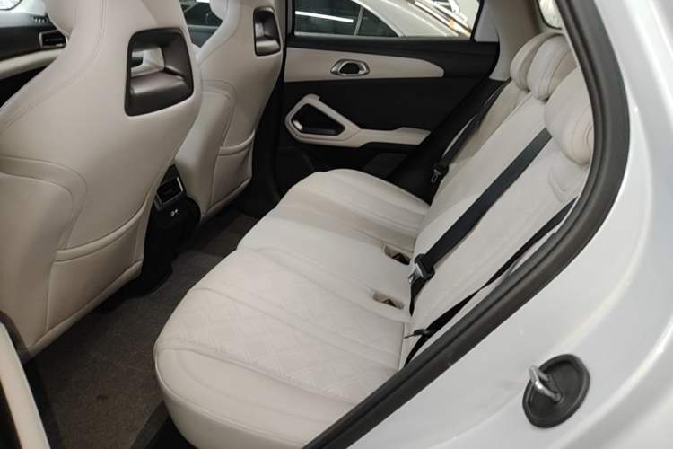 Used BYD Yuan UP 2025 Intelligent Driving Version 401 KM Dynamic Edition Left Rear Seat