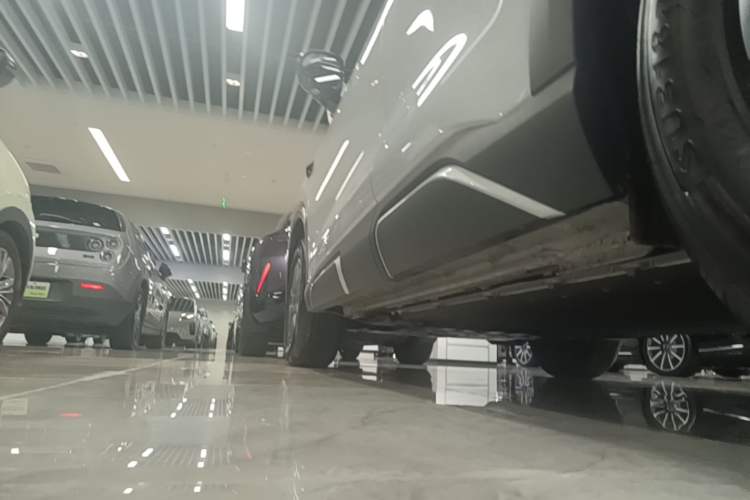 Used BYD Yuan UP 2025 Intelligent Driving Version 401 KM Dynamic Edition Left Side Sill