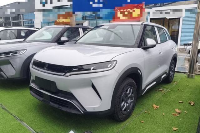 BYD Yuan UP 2025 Model 301KM Leading Version مستعملة