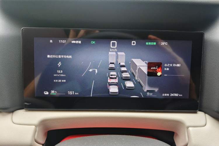 Used BYD Yuan UP 2025 Intelligent Driving Version 401 KM Dynamic Edition Odometer Close Up