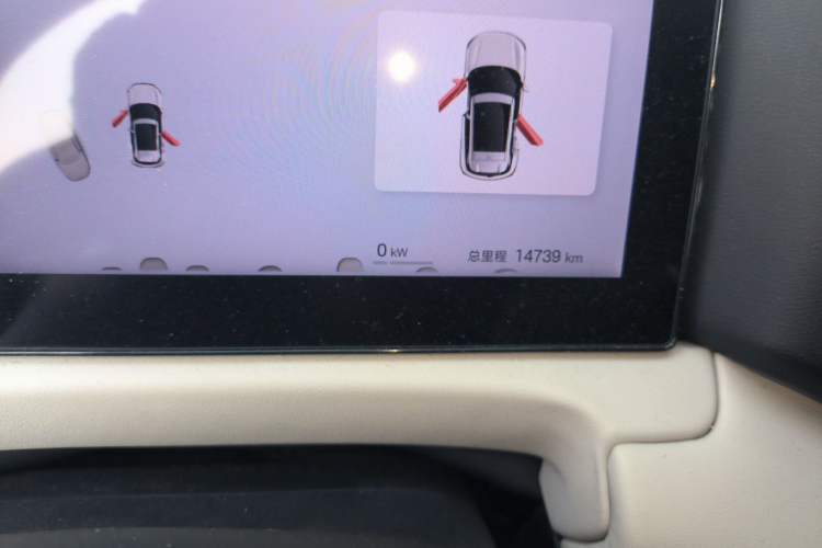 Used BYD Yuan UP 2025 Intelligent Driving Version 401 KM Dynamic Edition Odometer Close Up