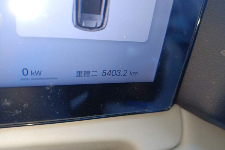 Used BYD Yuan UP 2025 Intelligent Driving Version 401 KM Dynamic Edition Odometer Close Up