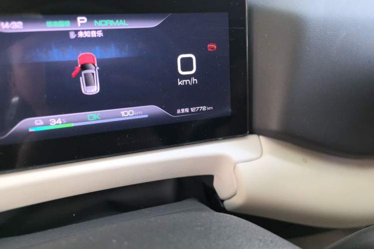Used BYD Yuan UP 2025 Model 301KM Leading Version Odometer Close Up