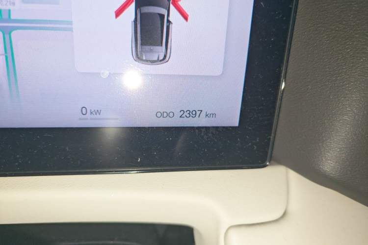 Used BYD Yuan UP 2025 Intelligent Driving Version 401 KM Dynamic Edition Odometer Close Up