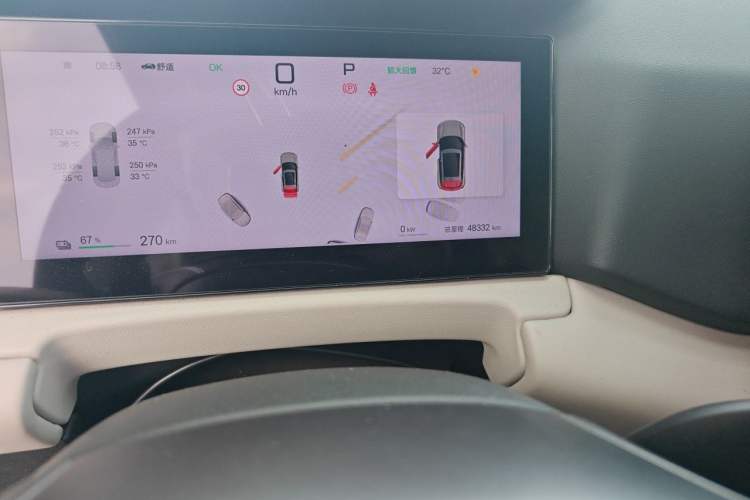 Used BYD Yuan UP 2025 Intelligent Driving Version 401 km Leading Edition Odometer Close Up