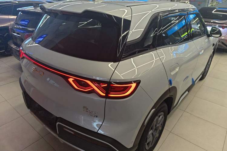 Used BYD Yuan UP 2025 Intelligent Driving Version 401 KM Dynamic Edition Rear Right 45 Deg