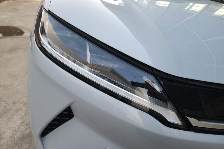 Used BYD Yuan UP 2025 Intelligent Driving Version 401 KM Dynamic Edition Right Front Headlight