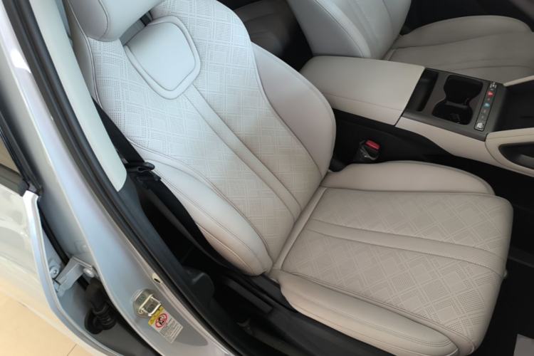 Used BYD Yuan UP 2025 Intelligent Driving Version 401 KM Dynamic Edition Right Front Seat
