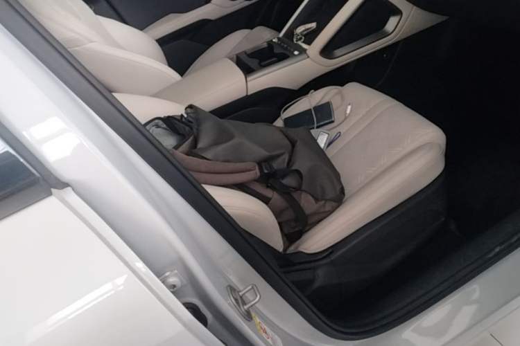 Used BYD Yuan UP 2025 Intelligent Driving Version 401 KM Dynamic Edition Right Front Seat