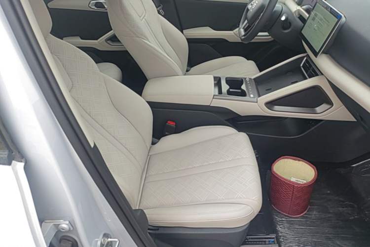Used BYD Yuan UP 2025 Model 301KM Leading Version Right Front Seat