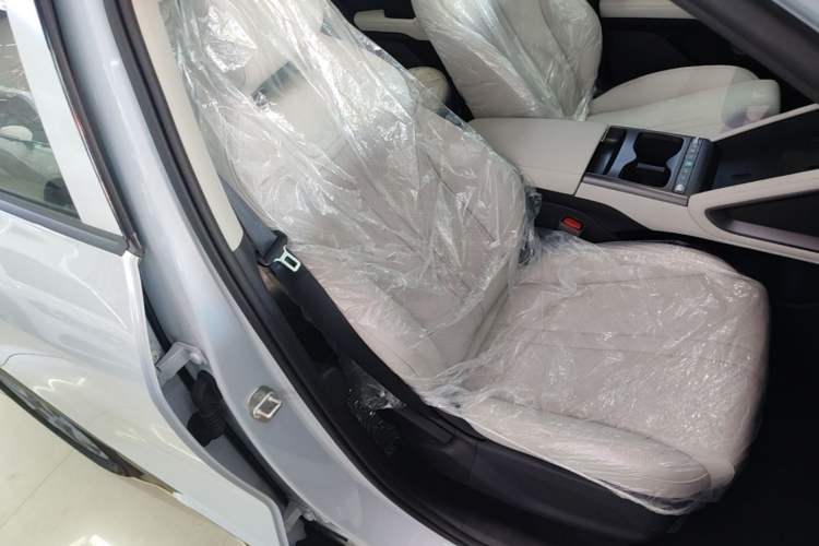 Used BYD Yuan UP 2025 Intelligent Driving Version 401 KM Dynamic Edition Right Front Seat