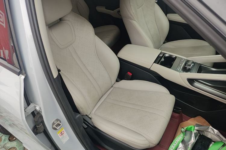 Used BYD Yuan UP 2025 Intelligent Driving Version 401 KM Dynamic Edition Right Front Seat