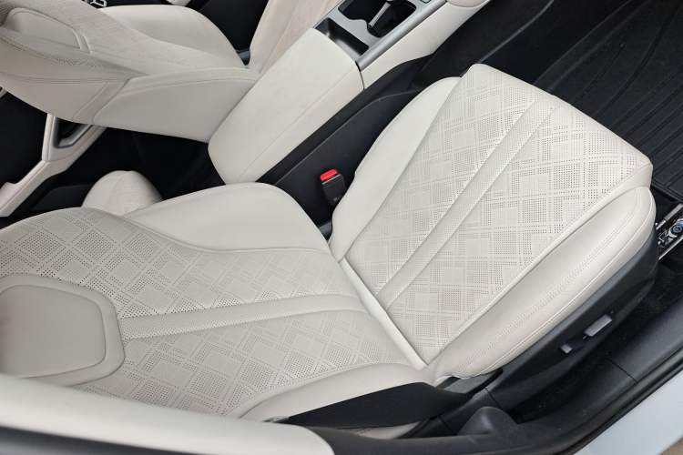 Used BYD Yuan UP 2025 Intelligent Driving Version 401 km Beyond-Range Edition Right Front Seat