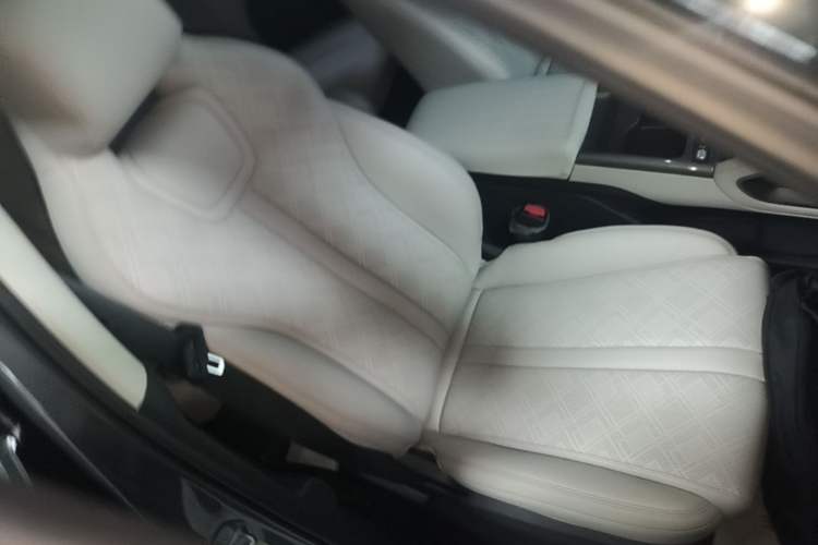 Used BYD Yuan UP 2025 Intelligent Driving Version 401 KM Dynamic Edition Right Front Seat