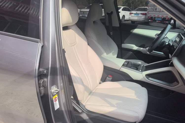 Used BYD Yuan UP 2025 Intelligent Driving Version 401 KM Dynamic Edition Right Front Seat