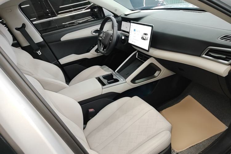 Used BYD Yuan UP 2025 Intelligent Driving Version 401 KM Dynamic Edition Right Front Seat
