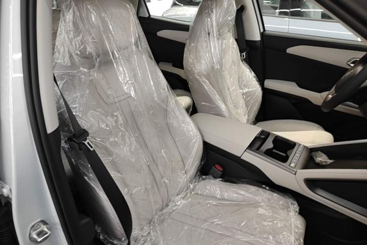 Used BYD Yuan UP 2025 Model 301KM Leading Version Right Front Seat