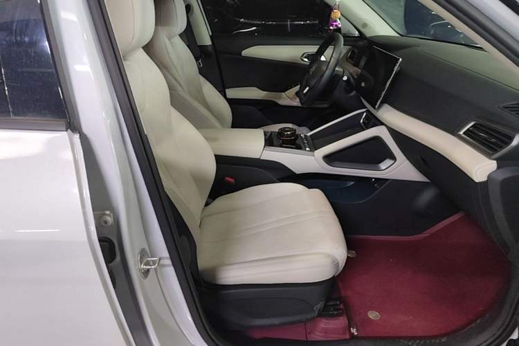 Used BYD Yuan UP 2025 Intelligent Driving Version 401 KM Dynamic Edition Right Front Seat