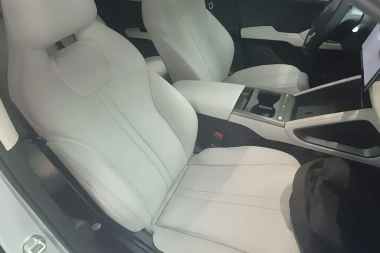 Used BYD Yuan UP 2025 Intelligent Driving Version 401 KM Dynamic Edition Right Front Seat