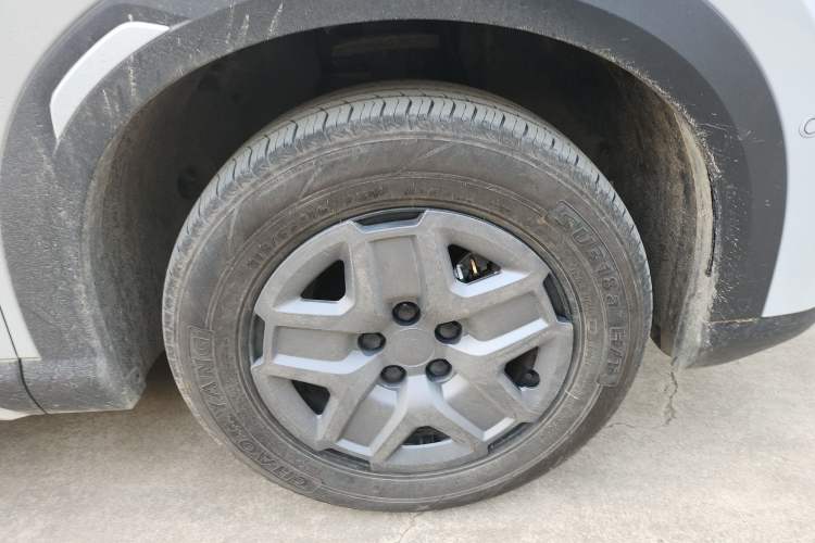 Used BYD Yuan UP 2025 Intelligent Driving Version 401 KM Dynamic Edition Right Front Wheel Hub