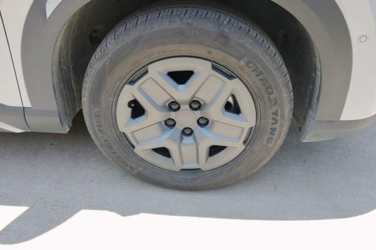 Used BYD Yuan UP 2025 Intelligent Driving Version 401 KM Dynamic Edition Right Front Wheel Hub