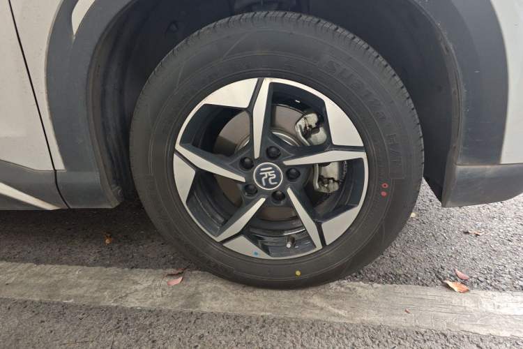 Used BYD Yuan UP 2025 Intelligent Driving Version 401 KM Dynamic Edition Right Front Wheel Hub