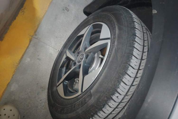 Used BYD Yuan UP 2025 Intelligent Driving Version 401 km Beyond-Range Edition Right Front Wheel Hub