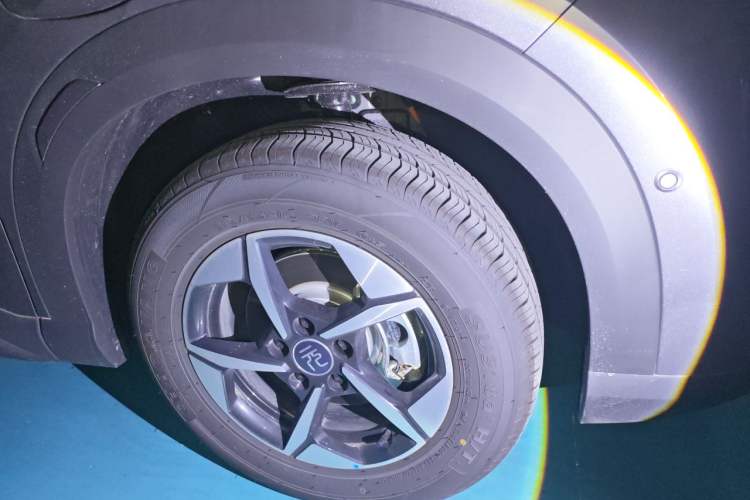 Used BYD Yuan UP 2025 Intelligent Driving Version 401 KM Dynamic Edition Right Front Wheel Hub
