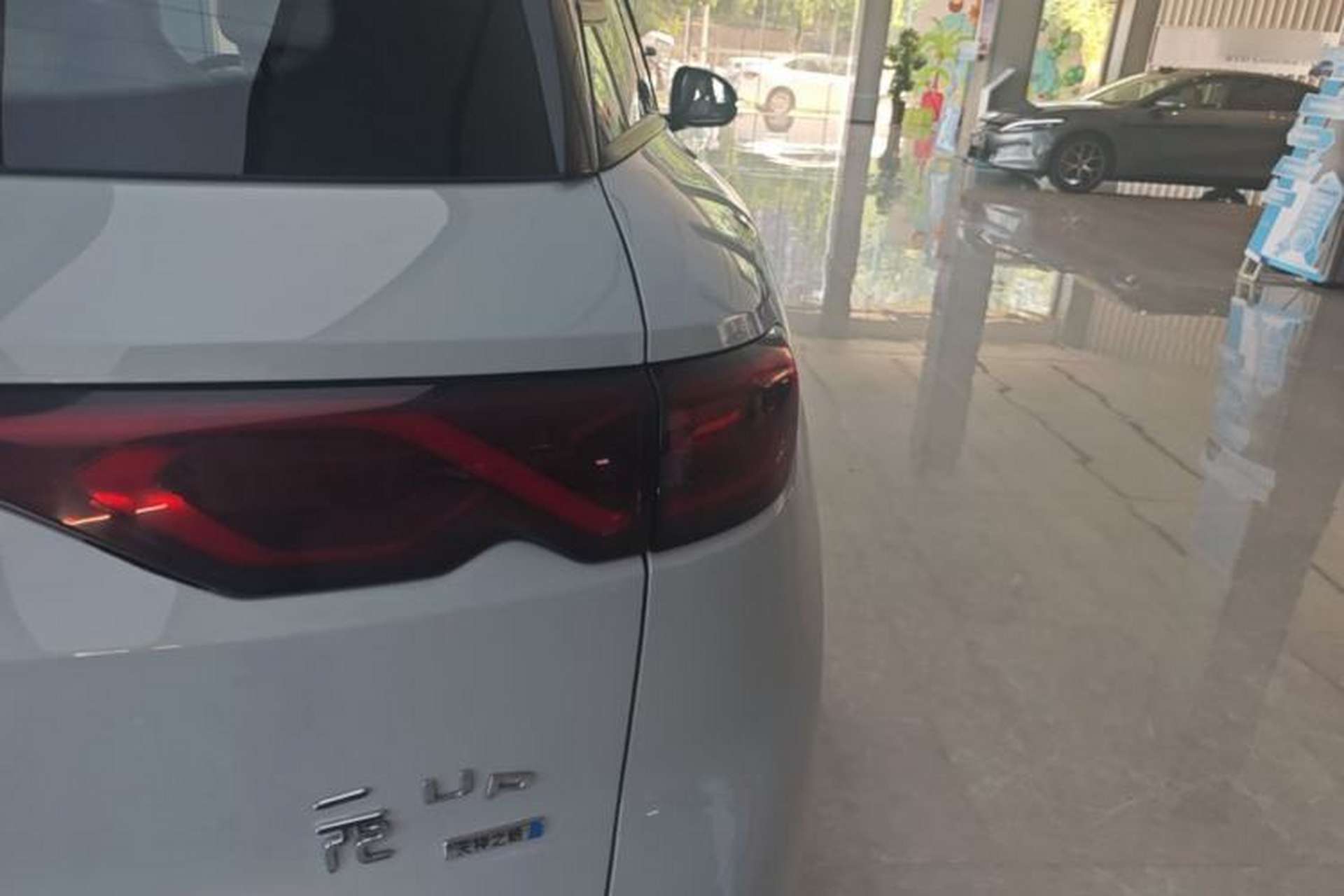 Used BYD Yuan UP 2025 Intelligent Driving Version 401 km Leading Edition Right Rear Taillight