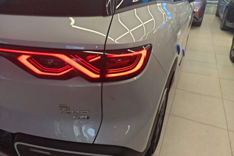 Used BYD Yuan UP 2025 Intelligent Driving Version 401 KM Dynamic Edition Right Rear Taillight