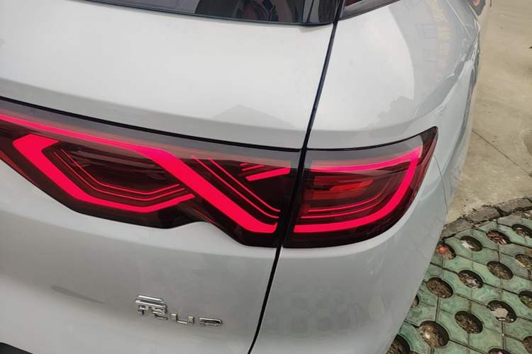 Used BYD Yuan UP 2025 Intelligent Driving Version 401 KM Dynamic Edition Right Rear Taillight