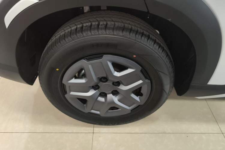 Used BYD Yuan UP 2025 Model 301KM Leading Version Right Rear Wheel Hub