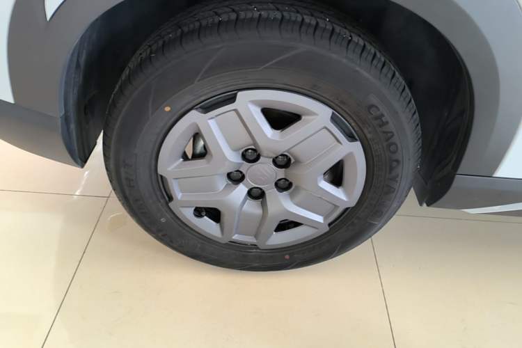 Used BYD Yuan UP 2025 Intelligent Driving Version 401 KM Dynamic Edition Right Rear Wheel Hub