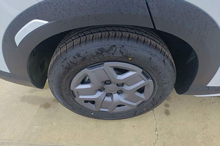 Used BYD Yuan UP 2025 Model 301KM Leading Version Right Rear Wheel Hub
