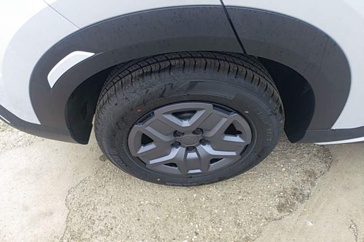 Used BYD Yuan UP 2025 Model 301KM Leading Version Right Rear Wheel Hub
