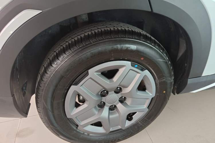 Used BYD Yuan UP 2025 Model 301KM Leading Version Right Rear Wheel Hub