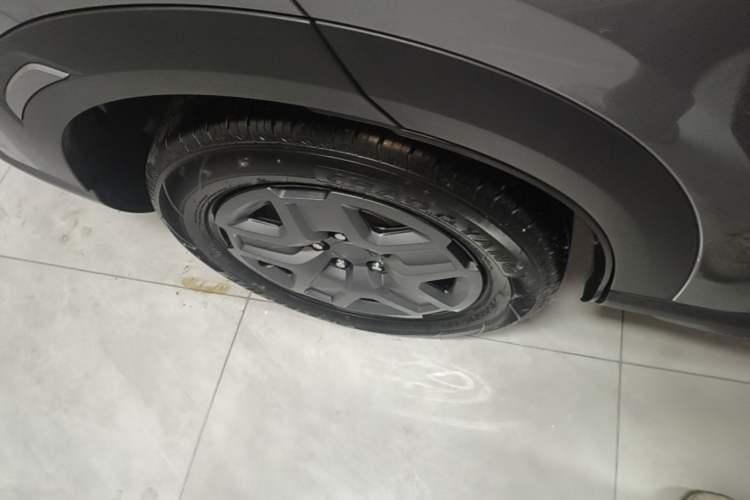 Used BYD Yuan UP 2025 Intelligent Driving Version 401 KM Dynamic Edition Right Rear Wheel Hub