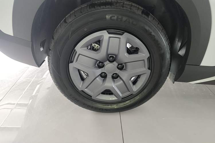 Used BYD Yuan UP 2025 Model 301KM Leading Version Right Rear Wheel Hub