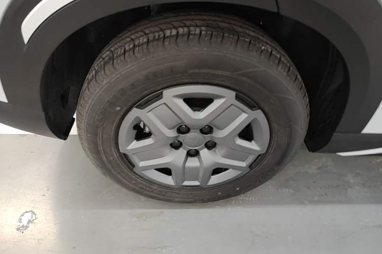 Used BYD Yuan UP 2025 Model 301KM Leading Version Right Rear Wheel Hub