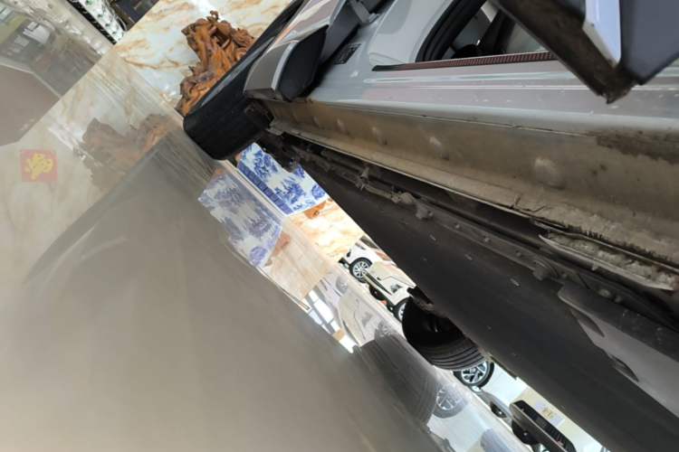 Used BYD Yuan UP 2025 Intelligent Driving Version 401 KM Dynamic Edition Right Side Sill