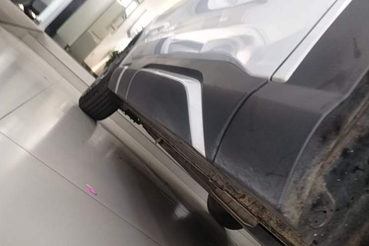 Used BYD Yuan UP 2025 Intelligent Driving Version 401 KM Dynamic Edition Right Side Sill