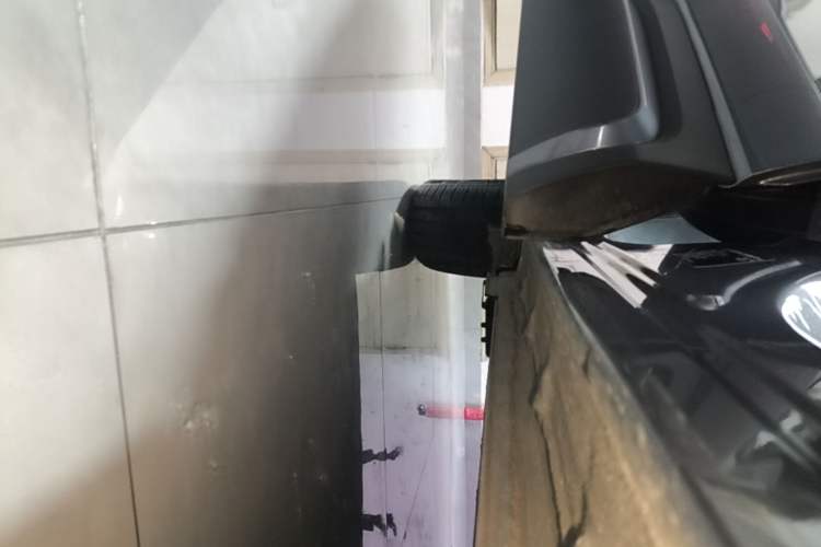 Used BYD Yuan UP 2025 Intelligent Driving Version 401 KM Dynamic Edition Right Side Sill