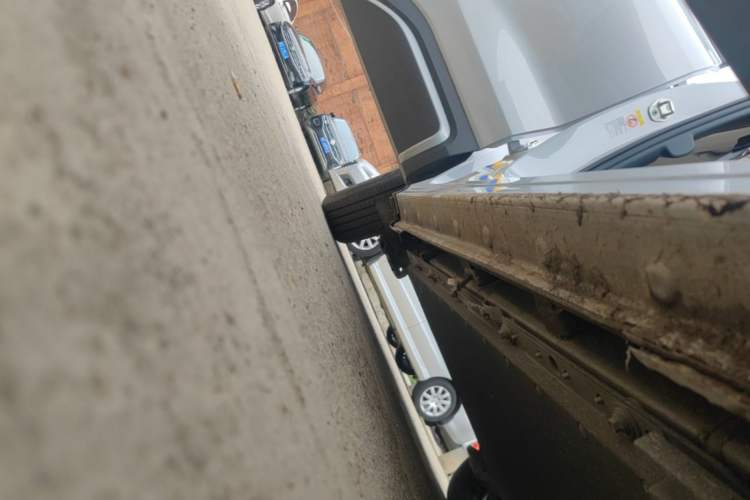 Used BYD Yuan UP 2025 Intelligent Driving Version 401 KM Dynamic Edition Right Side Sill