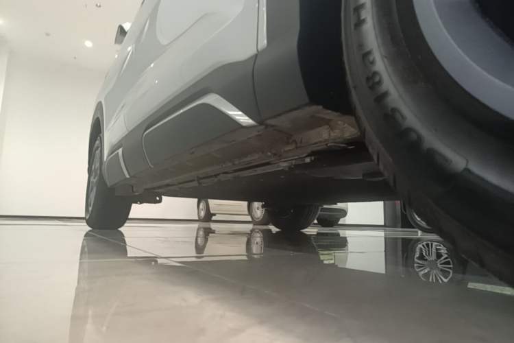 Used BYD Yuan UP 2025 Intelligent Driving Version 401 KM Dynamic Edition Right Side Sill