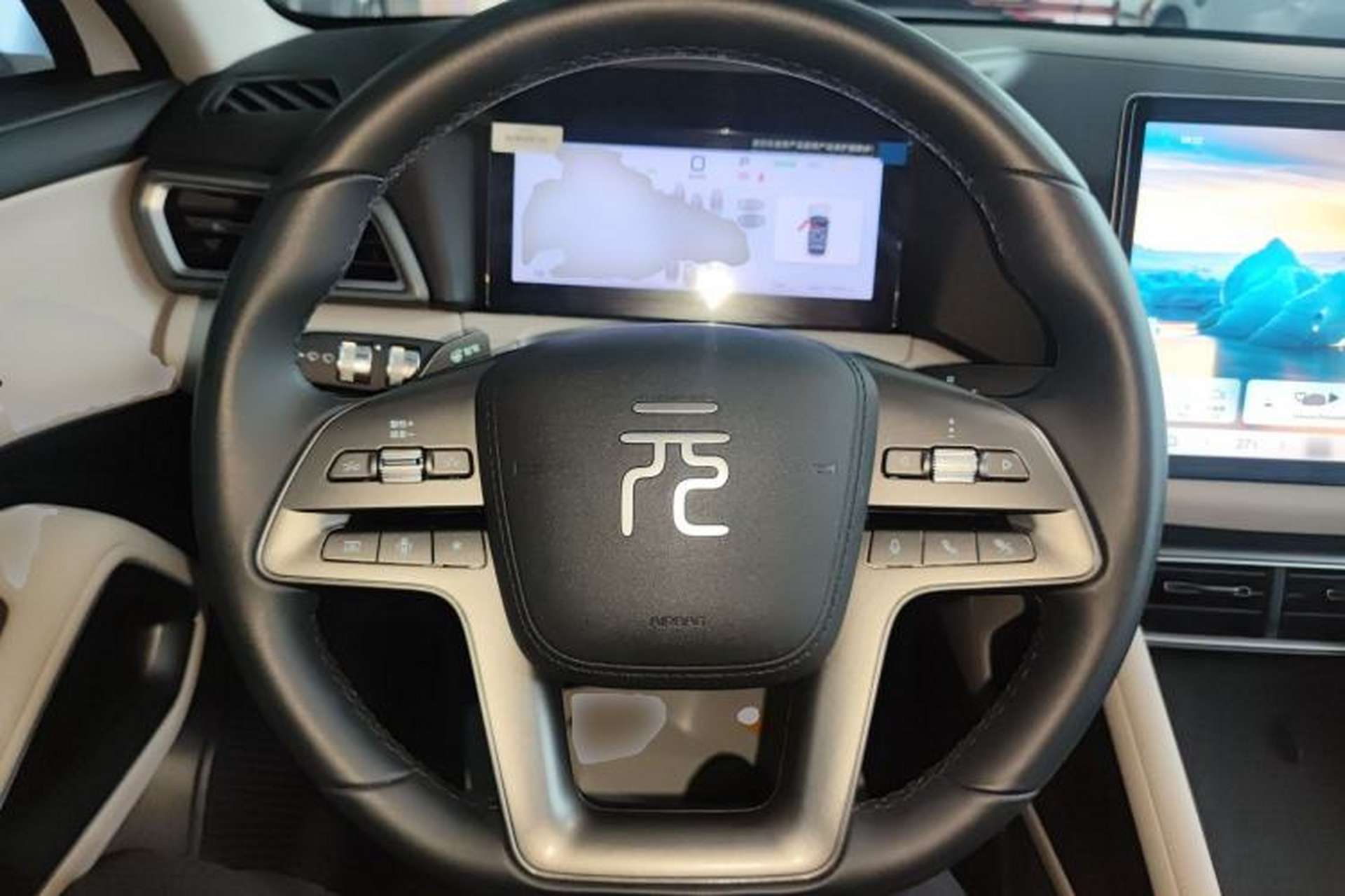 Used BYD Yuan UP 2025 Intelligent Driving Version 401 km Leading Edition Steering Wheel
