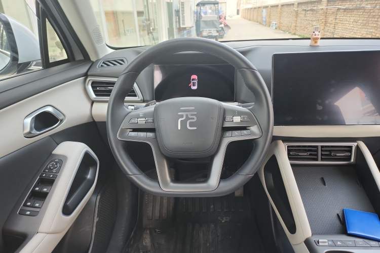Used BYD Yuan UP 2025 Intelligent Driving Version 401 KM Dynamic Edition Steering Wheel