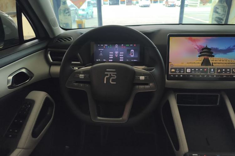Used BYD Yuan UP 2025 Intelligent Driving Version 401 KM Dynamic Edition Steering Wheel