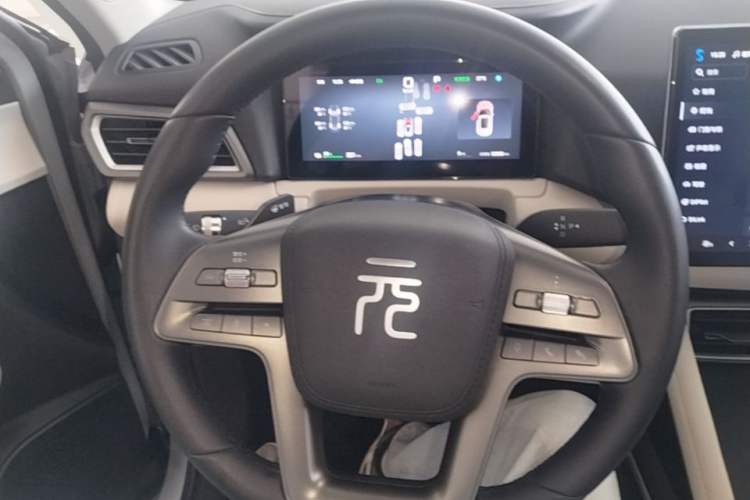 Used BYD Yuan UP 2025 Intelligent Driving Version 401 KM Dynamic Edition Steering Wheel
